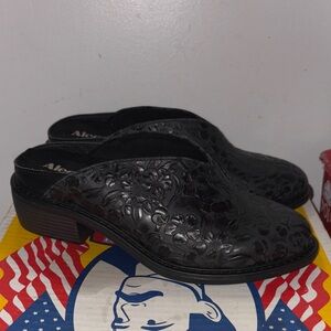 Alegria Women's Black Embossed Floral Mules size 37